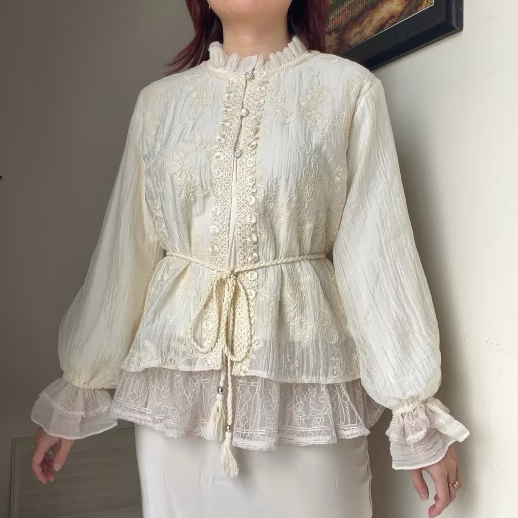 dlaelf67's tweet photo. Rekomendasi Atasan Wanita 

Outfit simple tapi tetap cakep? 
Blouse ini jawabannya

A thread https://t.co/xFuqq8A57c