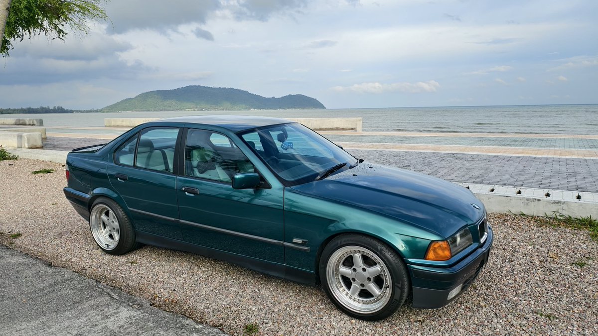 LoneWolfTh's tweet photo. Enjoy the evening 😇  #bmw #thailand https://t.co/Mev2YfNKTN