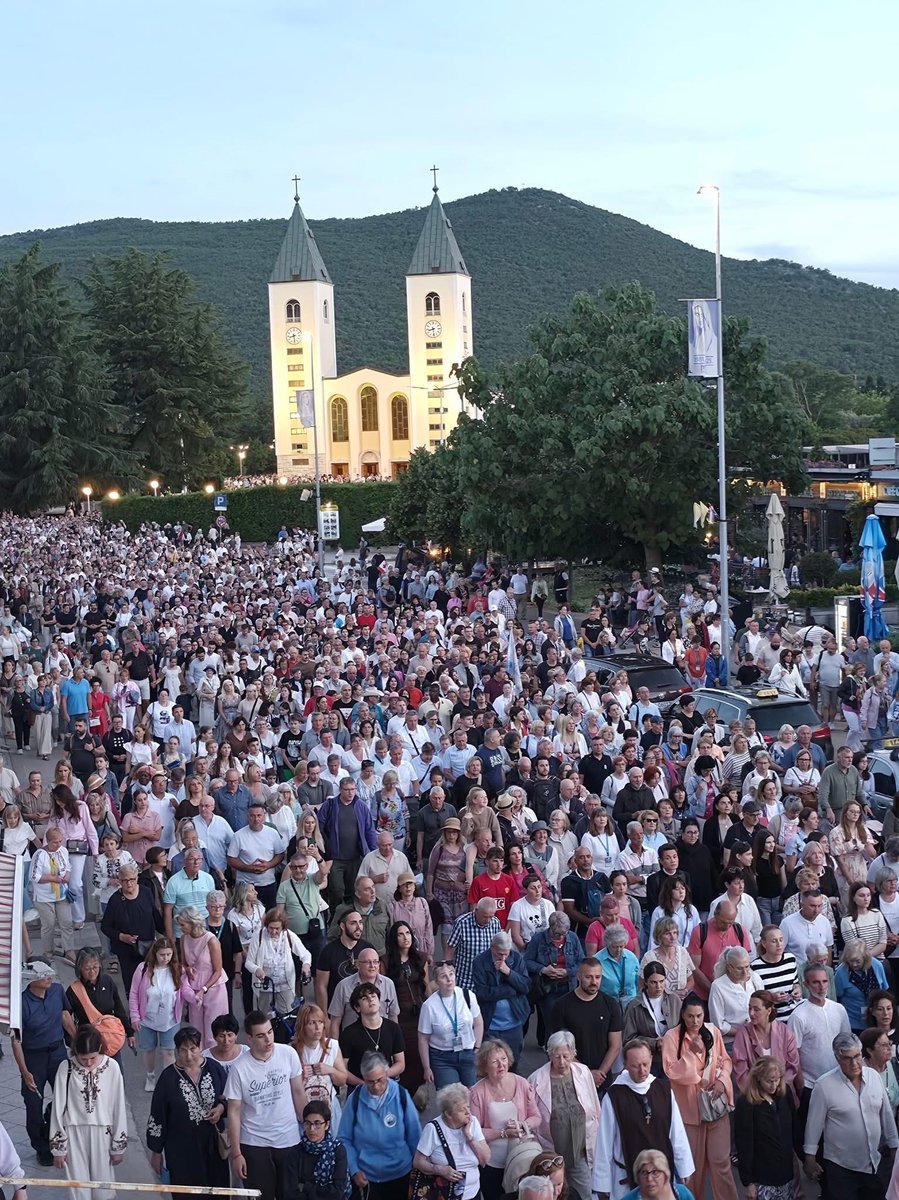 Sachinettiyil's tweet photo. Thousands of Catholics at the Corpus Christi procession in Medjugorge 

Image: Rudolf Baier https://t.co/XguR4ld006