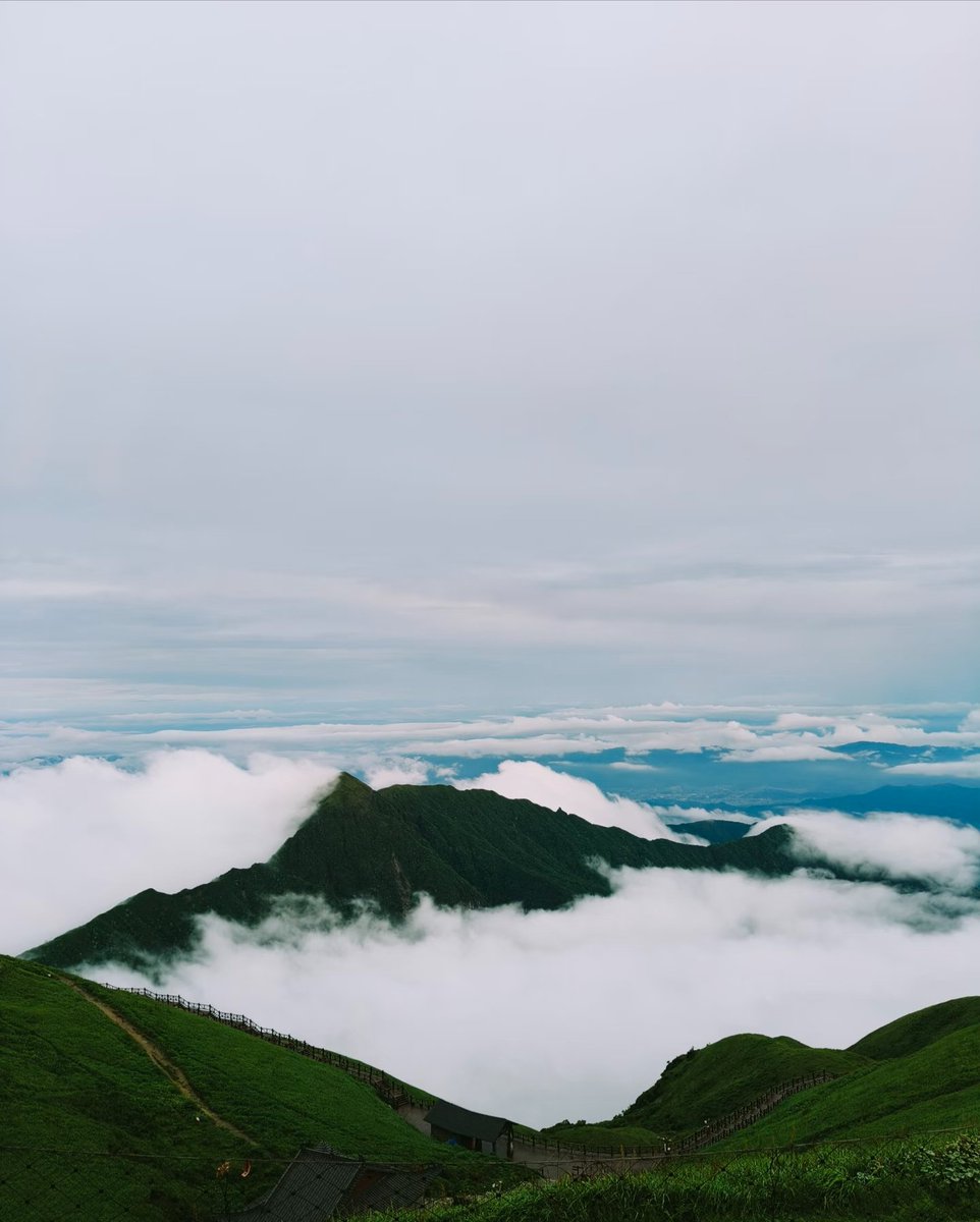 cl5886's tweet photo. The Romantic Cloud Sea of Wugong Mountain https://t.co/1O8EiPI3kN