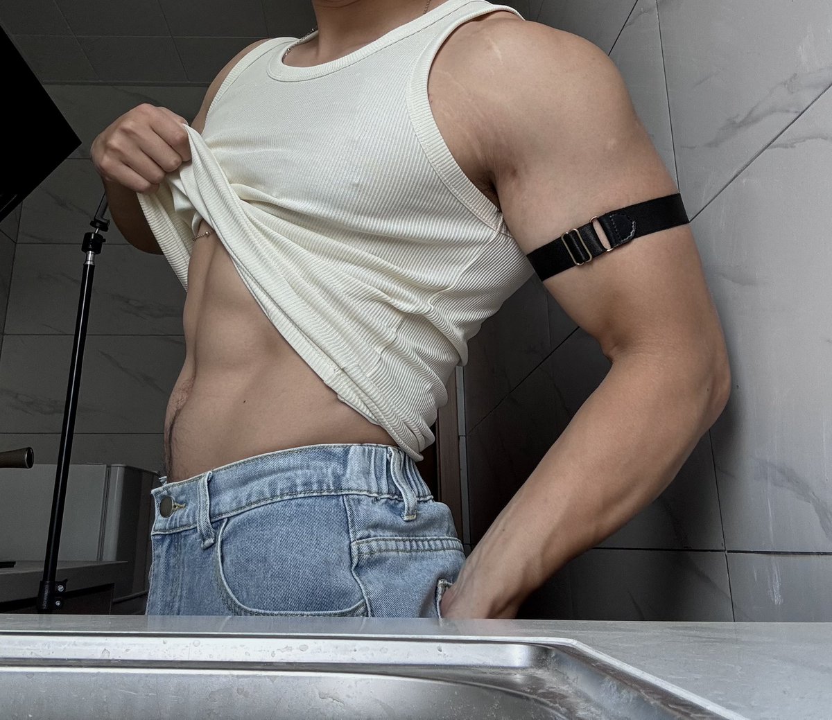 renxingfeiwu's tweet photo. 赶一下进度今天两发😋
#健身 #自律 #运动 #肌肉 #gym #腹肌 #男妈妈 https://t.co/I32XqTL8NW