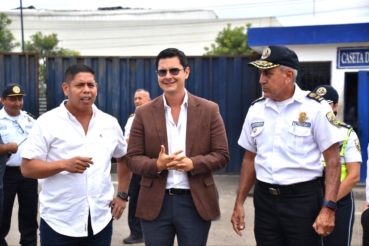 CTEcuador's tweet photo. El Director Ejecutivo de la CTE, Abg. Gonzalo Ortega, recorrió la UCT de Milagro para fortalecer la gestión operativa y continuar impulsando una movilidad más segura para la ciudadanía. 

#GobiernoDelEcuador https://t.co/8dzKMU8mXA