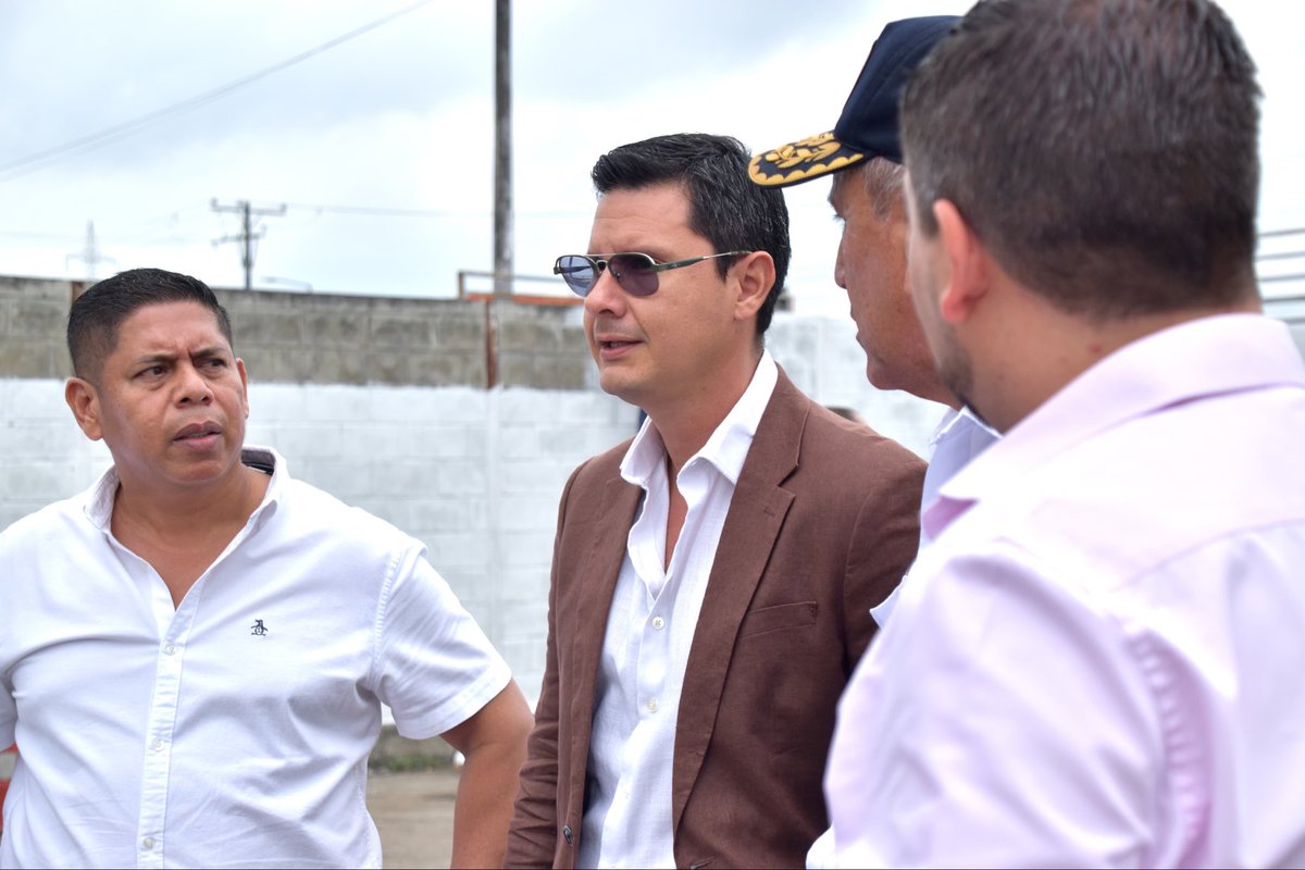 CTEcuador's tweet photo. El Director Ejecutivo de la CTE, Abg. Gonzalo Ortega, recorrió la UCT de Milagro para fortalecer la gestión operativa y continuar impulsando una movilidad más segura para la ciudadanía. 

#GobiernoDelEcuador https://t.co/8dzKMU8mXA