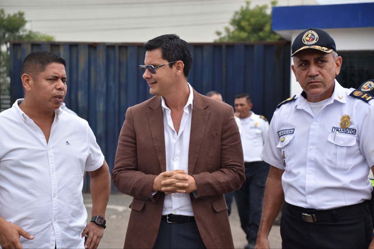 CTEcuador's tweet photo. El Director Ejecutivo de la CTE, Abg. Gonzalo Ortega, recorrió la UCT de Milagro para fortalecer la gestión operativa y continuar impulsando una movilidad más segura para la ciudadanía. 

#GobiernoDelEcuador https://t.co/8dzKMU8mXA