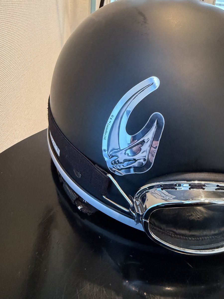 KKagono's tweet photo. カフェで一休み
マンダロリアンなのにヘルメット脱いじった。
キャンプ場行く前にマンダロアに行かないと笑
"我らの道"
#キャンプ #ソロキャン #マンダロリアン https://t.co/x8ROHl34nN