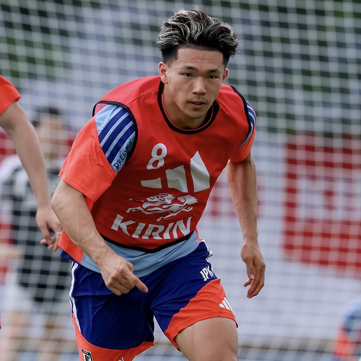 j_football_now's tweet photo. Kento Shiogai gets a new haircut inspired by Ryota Miyagi from the anime Slam Dunk ⚽️🏀 https://t.co/WEeMSkiFd2