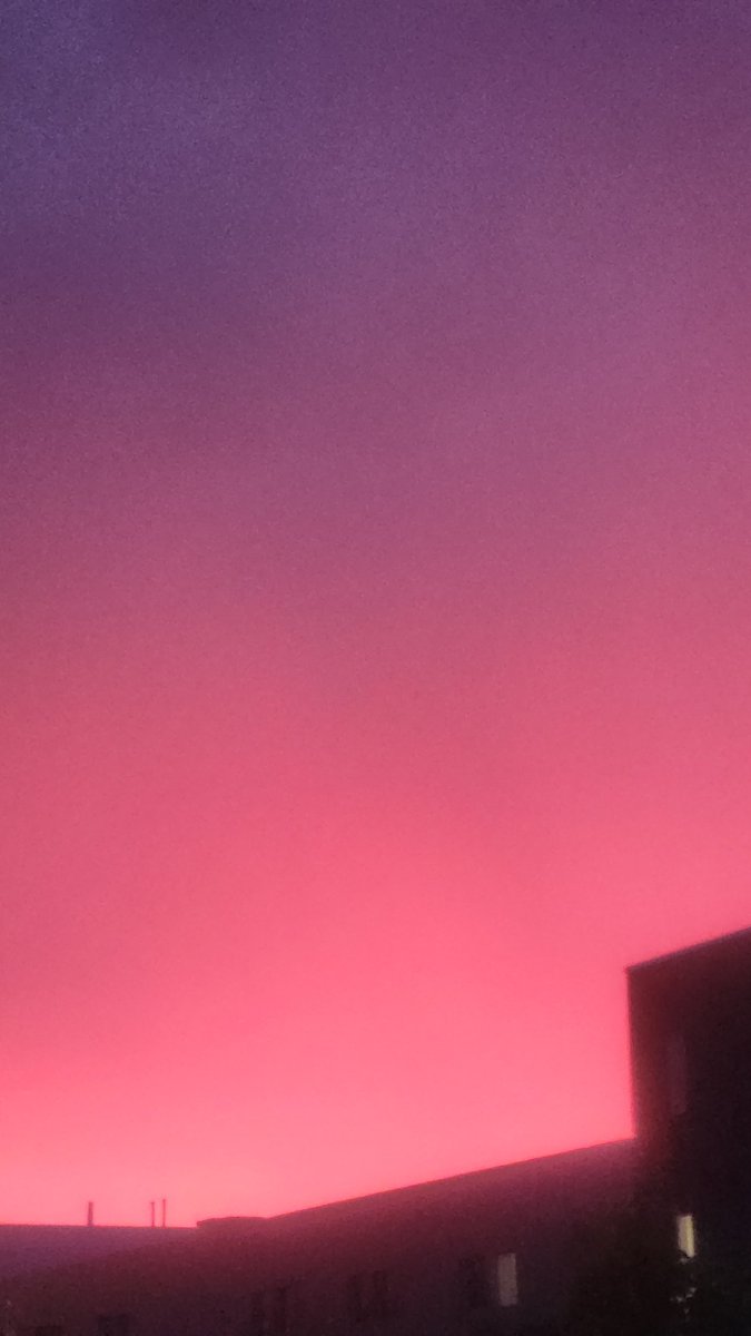 VikesChick717's tweet photo. No filter! #pinkskies https://t.co/lVcdmgds9M