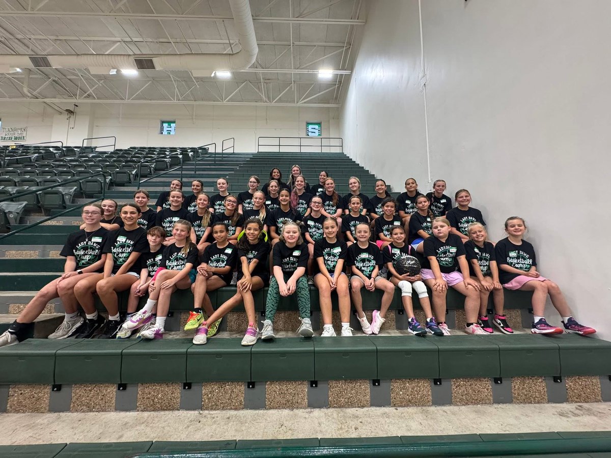 LadyDawgsBurn1's tweet photo. From Coach Payten:
A successful week at camp for the lady dawg basketball program. The future is looking VERY bright. Thank everyone that helped in any way.  Most of all thank you to all these awesome girls and their parents for allowing their kids to be a part. 💚&amp;🏀🐾 https://t.co/pcBShLsLwZ