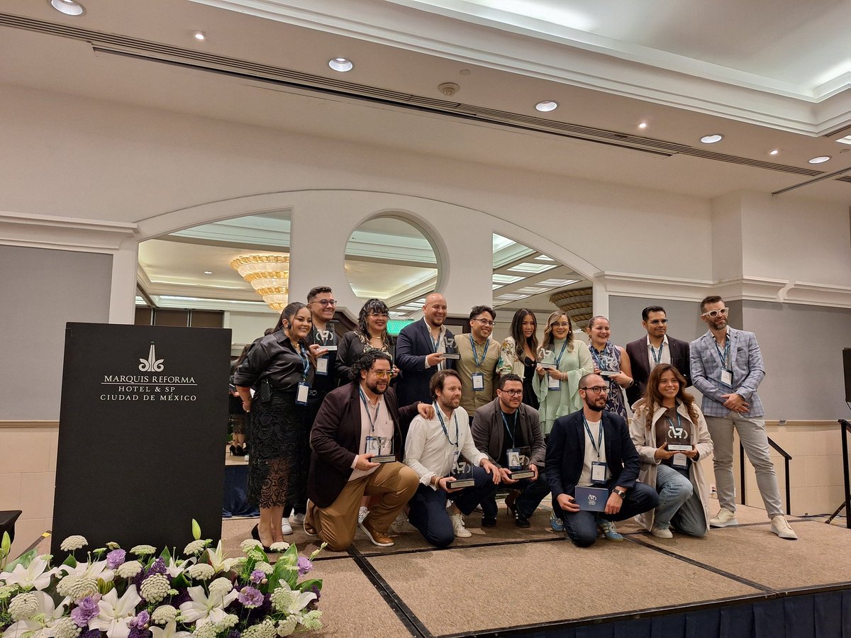 Mkt4eCommerceMX's tweet photo. 🏆Felicidades a todos los ganadores de esta noche y también a todos los finalistas. Llegar hasta aquí ya dice mucho del trabajo que hacen cada día.
El eCommerce en México está en muy buenas manos 💪
Ahora… ¡es hora del networking! 🥂
#PremiosEcommerceMX https://t.co/BCC6gK6pgY