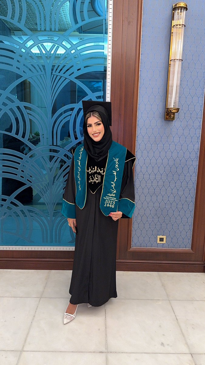 rzbf_'s tweet photo. ﴿وَآخِرُ دَعْوَاهُمْ أَنِ الْحَمْدُ لِلَّهِ رَبِّ الْعَالَمِينَ﴾ 

الحمدلله الذي بنعمته تتم الصالحات، تخرّجت من كلية الطب والجراحة بمرتبة الشرف الثانية 🎓 ❤️ 

كل الشكر لأمي ثم لكل من ساندني ودعا لي 
وشجعني وكان جزءًا من هذه الرحلة.

حققت وصية أبي رحمه الله❤️ https://t.co/HrNDYQYNyA