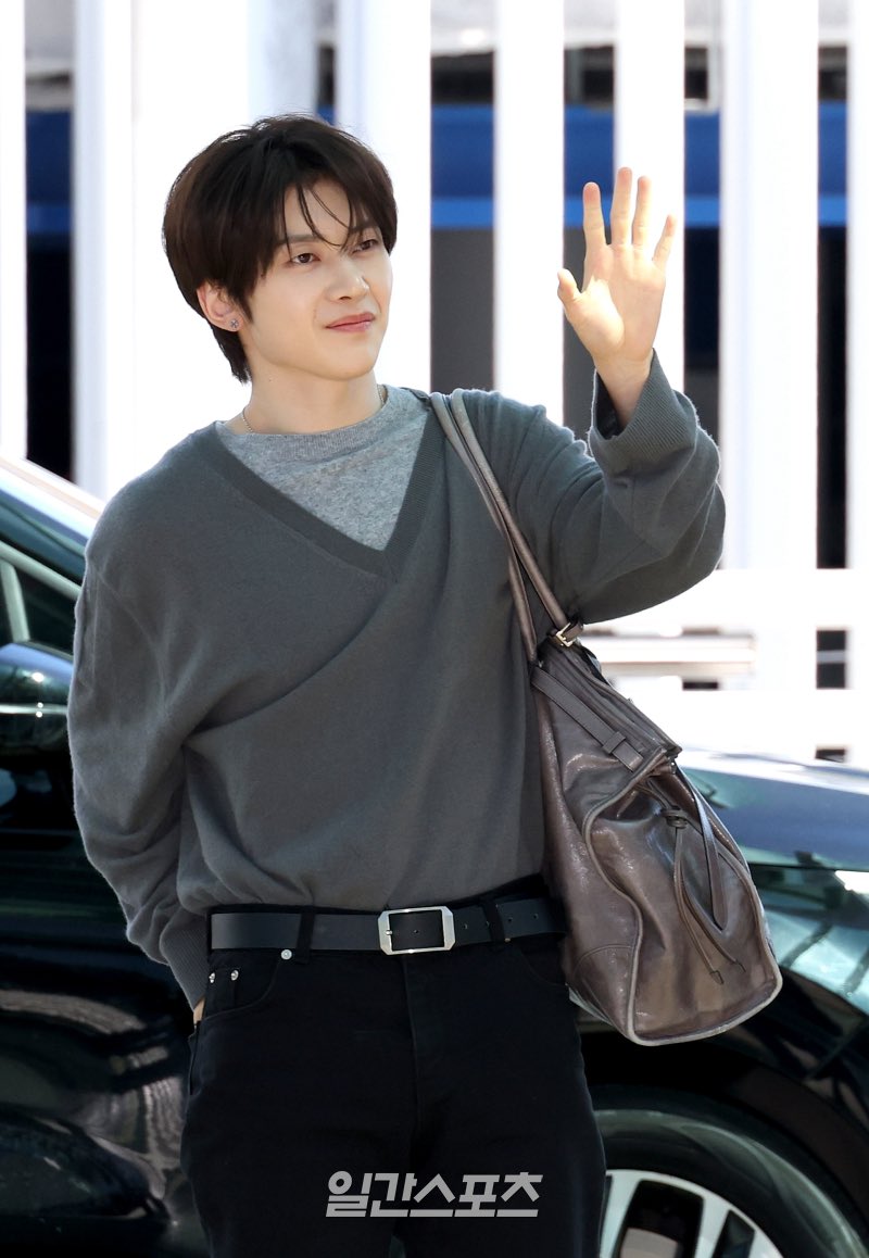 checkiam_'s tweet photo. 260605 출국 기사사진 #석매튜 https://t.co/xYEu0HbNBg