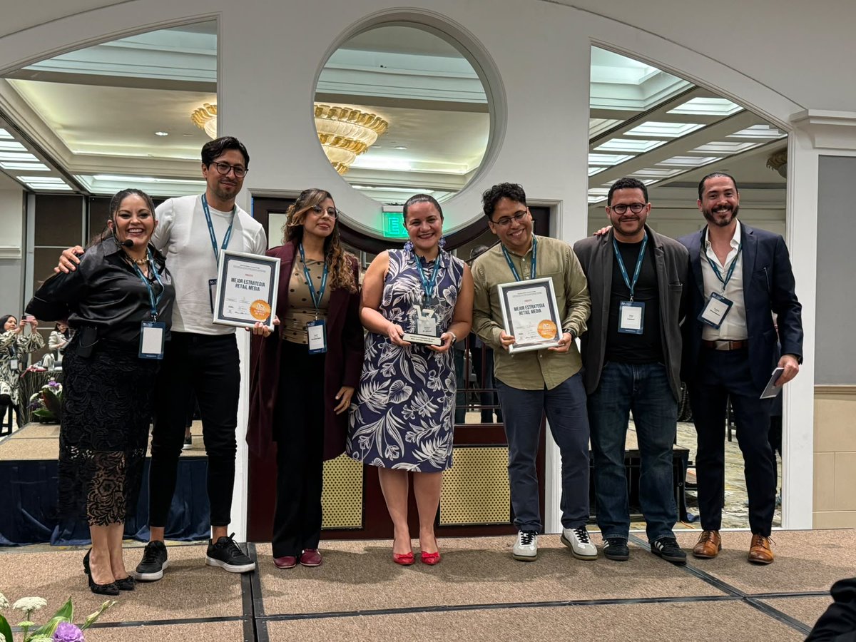 Mkt4eCommerceMX's tweet photo. 🥇 El premio a la Mejor Estrategia Retail Media es para…
¡@SCJOHNSON! 🎉
Crear una temporada comercial donde no existía y reventar todos los canales al mismo tiempo. Eso es retail media de verdad.
#PremiosEcommerceMX https://t.co/mhOmrOmWvU