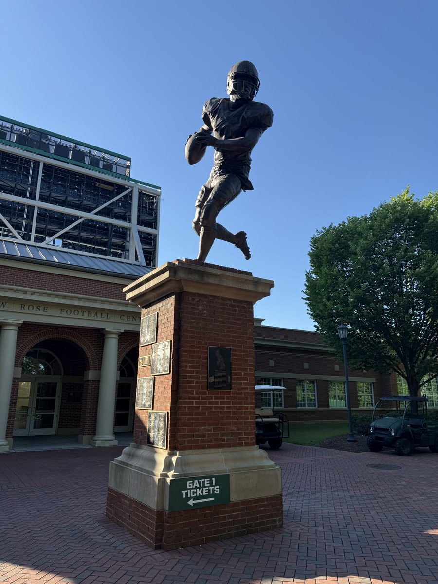 ccaniford3's tweet photo. @CharlotteFTBL is ready to roll in 2026 with @ANSRSFB. Great couple of days in the Queen City with the 49ers! https://t.co/ex5ITH73VY