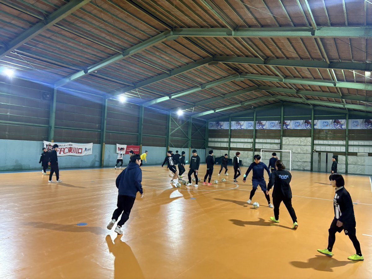 ffckawaguchi's tweet photo. 【RAD練習会】本日開催！ ぜひ屋内フットサル場で、一緒にフットサルを学びましょう。 
日程：6月5日
時間：20時～22時 
講師：千田  
参加費：2200円  
 申込↓
https://t.co/qbO2rxGS6v https://t.co/53KTOtdTZE