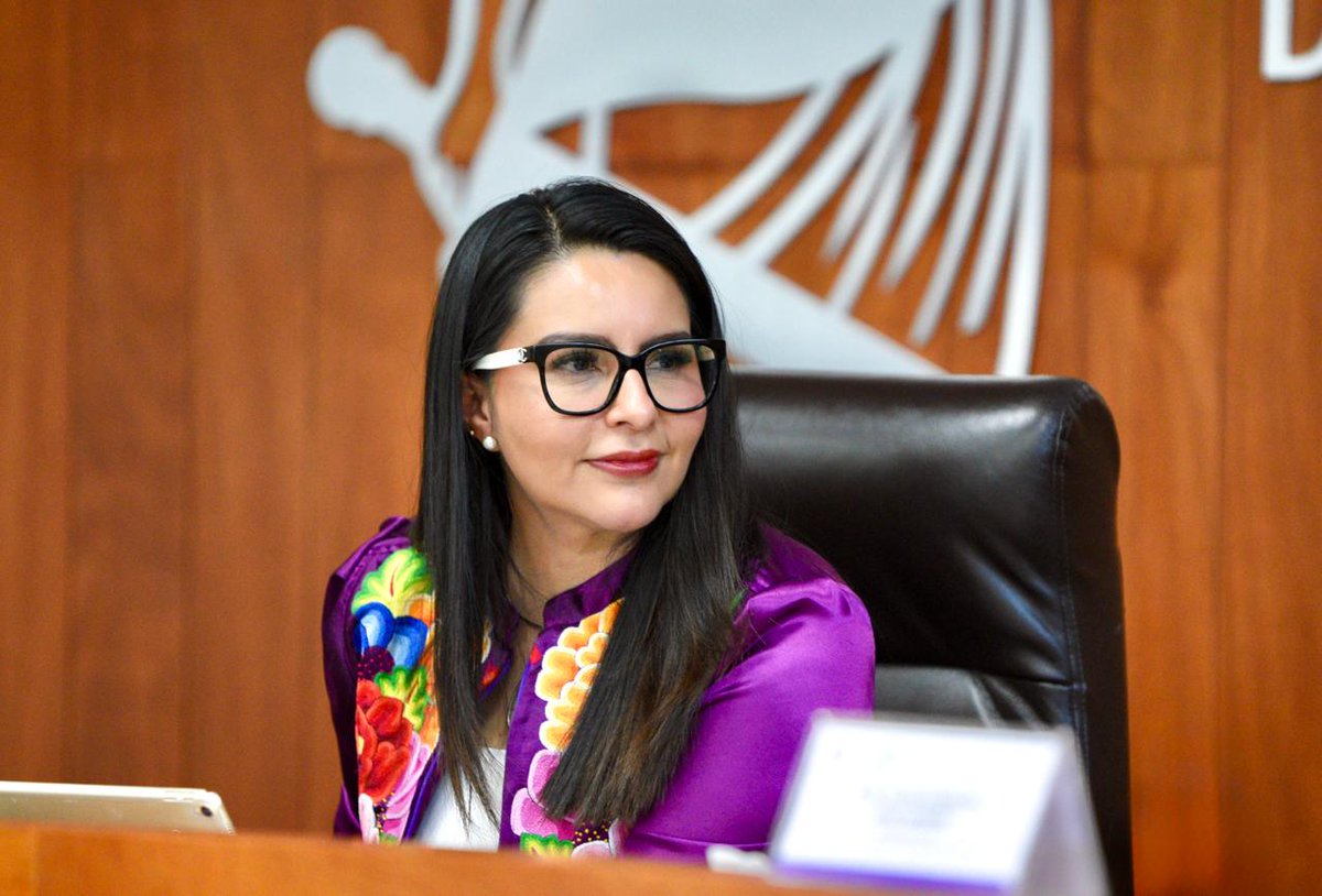 TeemOficial's tweet photo. ✨ ¡#SesiónPública No. 12!

📸 Te compartimos la fotogalería de la Sesión Pública No. 12, realizada hoy, jueves 4 de junio de 2026, por el Pleno del Tribunal Electoral del Estado de México (#TEEM), encabezado por la Magistrada Presidenta, Dra. @ArlenSiuMx.

#30AñosTEEM https://t.co/4X8zeirdbF