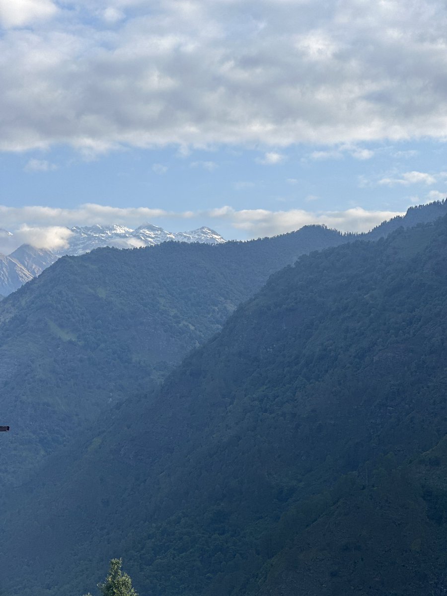 nitinwelde's tweet photo. -#TGIF
- Thank God I Fly 
- You see that snow clad peak , Mahadev resides there. Jai Shree Kedar.
- All set , ready to go.
- I have been blessed to operate in this sector.
My routine interactions with Yatris tells me one of the most important things ( among the many ) 
* Yatra pe ho , “ just surrender karo , surrender to what is happening around you. There is very little you can control ( though you may think otherwise) 

Baki , all is good in Chardham Valley. 

#pilotlife #gratitude