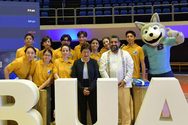 Foro21's tweet photo. 🚨🎓 ¡HAY CAMPEÓN! EL BACHILLERATO 5 DE MAYO GANA LA OLIMPIADA DEL CONOCIMIENTO BUAP 2026 EN CIUDAD UNIVERSITARIA

La Arena BUAP fue testigo del duelo académico de nivel medio superior más importante de la máxima casa de estudios. 🏛️✨ Basado en resultados oficiales:

🔹 El Triunfo: El Bachillerato Internacional 5 de Mayo se llevó el 1er lugar con 510 puntos. 
🔹 Peleado al final: La Prepa Emiliano Zapata se quedó a un paso del liderato con 500 puntos; la Enrique Cabrera Barroso sumó 400 y el Complejo Regional Centro cerró con 360. 
🔹 La escuadra: Equipos integrados por 9 alumnos (6 titulares y 3 suplentes bajo sorteo) de los tres grados escolares. 
🔹 Las materias: Evaluaron conocimientos de Matemáticas, Biología, Arte, Lengua Extranjera, Física y Cultura General Universitaria.

🔗 Consulta la tabla completa de posiciones y puntajes por materia aquí:  https://t.co/nLzAt70299

#Foro21 #BUAP #Olimpiada2026 #Puebla #EstudiantesBUAP #ÚltimaHora