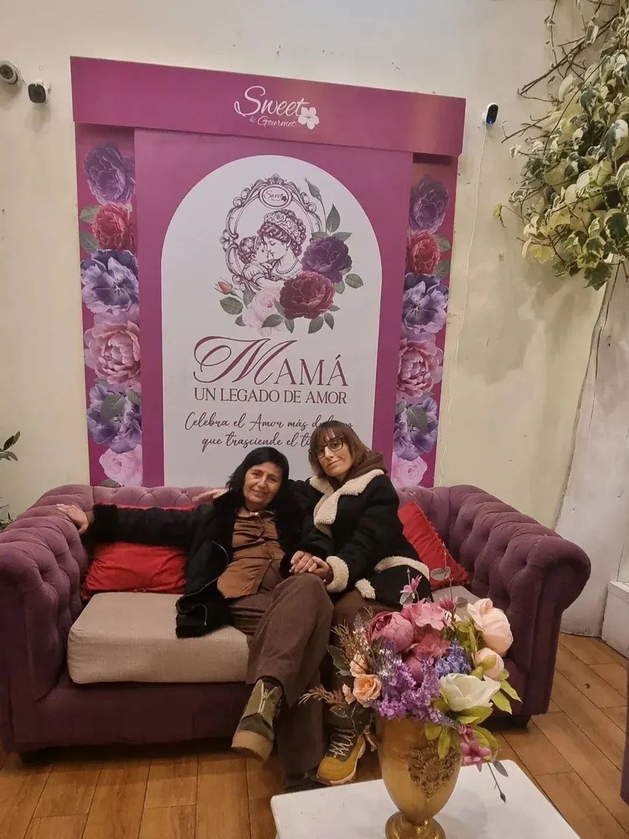 SoledadConejer3's tweet photo. Con mi mamá linda en sweet and gourmet 🍰☕️💕 https://t.co/WwVq0lzaw1