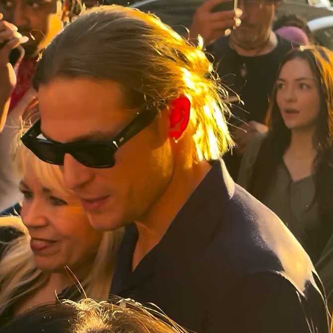 moiqelor's tweet photo. he's really just that gorgeousss ☀️ https://t.co/71wdBY5Y4r