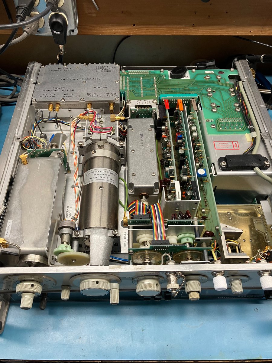 galooticus's tweet photo. Time to take the ol’ HP 8640B apart and work on the gears and switches. https://t.co/P3vBuToXmz