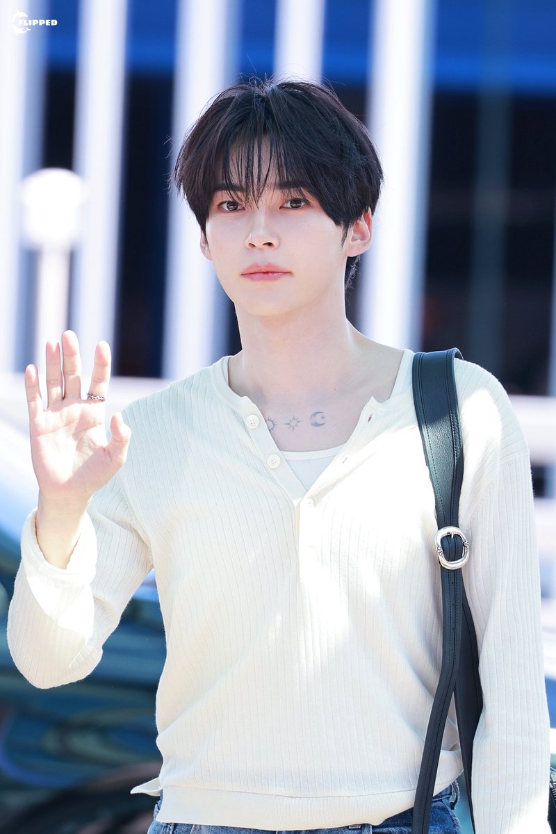 flipped_bbhh's tweet photo. 260605 ICN HQ

청순미 넘친다🤍

#성한빈 #SUNGHANBIN #成韩彬 #ソンハンビン
#ZB1       #ZEROBASEONE        #제로베이스원 https://t.co/pdKKKDIQoz
