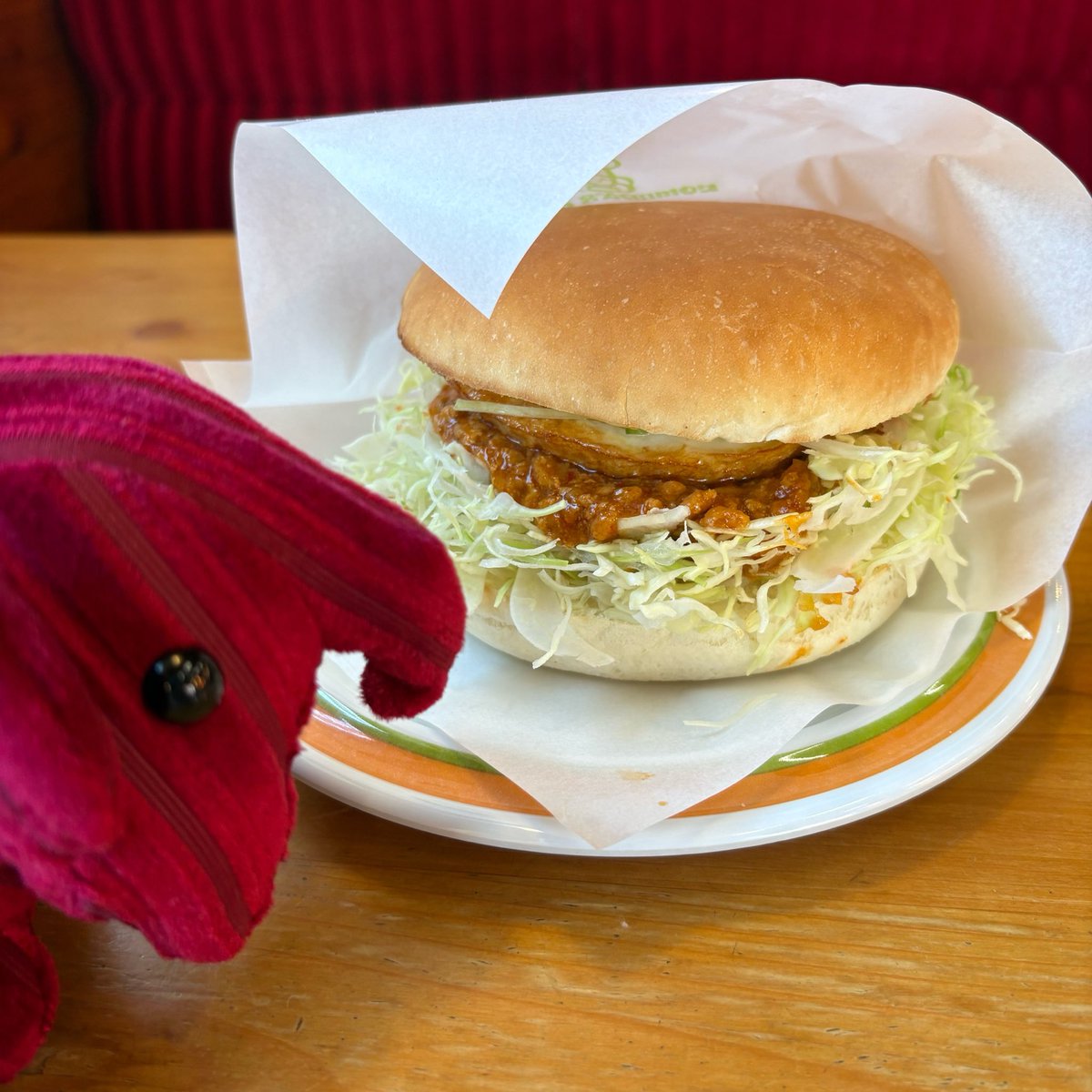 Hungry_Onegu's tweet photo. 今定期圏内の駅にもあったらしいんですがなんせ中学生の頃だったからあんま行かないエリアで、そもそもドムのこと知ったの高校生くらいのときにふと流れてきたどむぞうくんがきっかけだったりしたので… 嬉しいなと………。 https://t.co/xKcjHUhL6c