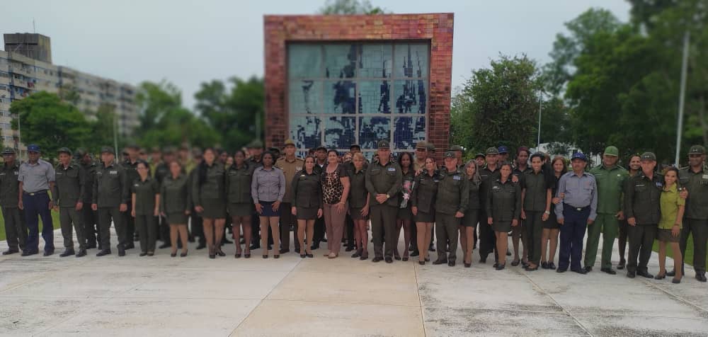 DiarioArtemisa's tweet photo. Cada amenaza contra la independencia y la soberanía nacional tendrá como respuesta más unidad y determinación entre los revolucionarios. Bajo este precepto celebra #ArtemisaJuntosSomos el 65 aniversario del @minint_cuba. 
#LaPatriaSeDefiende 
@GladysArtemisa @ValdesArtemisa https://t.co/MqLpRSsmSl