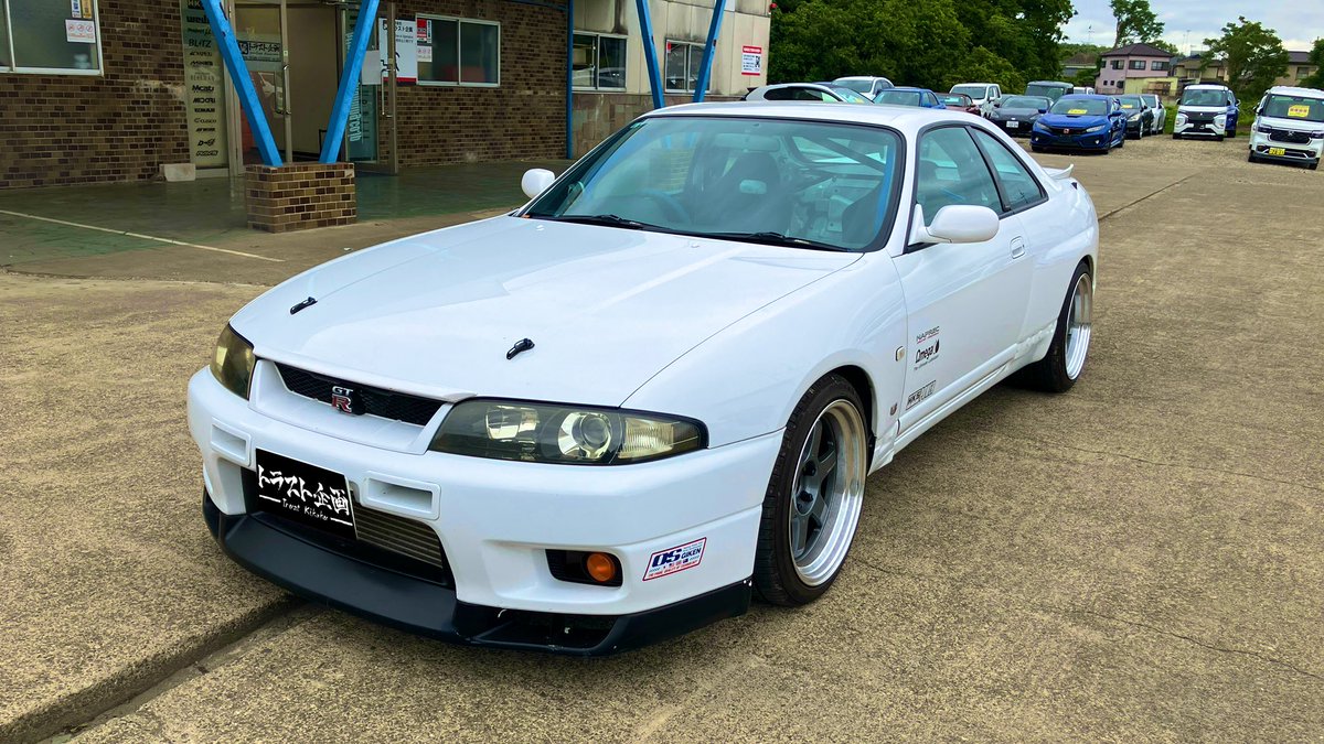 trustplanning32's tweet photo. 【買取車両】
秋田県のお客様より、
フルチューンドラッグ仕様のBCNR33
をお譲り頂きました！

HKS2.8L  T51SPL OS-88 等バリバリの
ドラッグ仕様！勿論LINEロックも付いてます！JDDAのステッカーからも分かる様に、
最近まで走っていた車両かと思われます！

チューンドRをご売却の際は、是非トラスト企画までご相談ください✨

買取査定フォーム
https://t.co/N16tN5QzsY