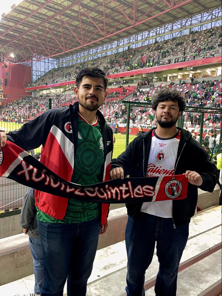 Xolos's tweet photo. La banda del Perro presente en el Nemesio Diez para el último duelo de preparación de @miseleccionmx ante Serbia 🐕❤️🖤

Pablo y William fueron los ganadores del Xolaje de la dinámica Va con México y hoy vivirán una gran experiencia en la Bombonera #SomosMéxico 🇲🇽 https://t.co/67SjinCn6w