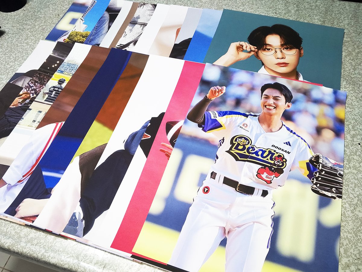 blacksone_2013's tweet photo. [late upload]
25pcs. A3 Poster ☺
Thank you so much!

• We give discount for bulk order
• Multiple designs allowed
• We accept rush order
• We ship worldwide

t: prints printing services fan support freebies fankit ph fanproject event wts lfb ic cse fanmeet fancon customized fansign customize rush order print fan gathering fan project seventeen dk dokyeom seungkwan