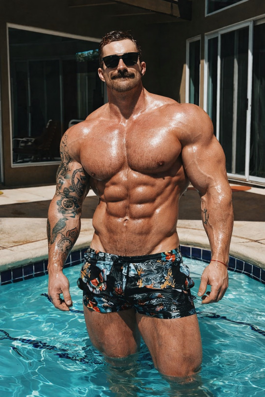 NmusclLustr's tweet photo. Hot hunk https://t.co/1pxTQJnGeg