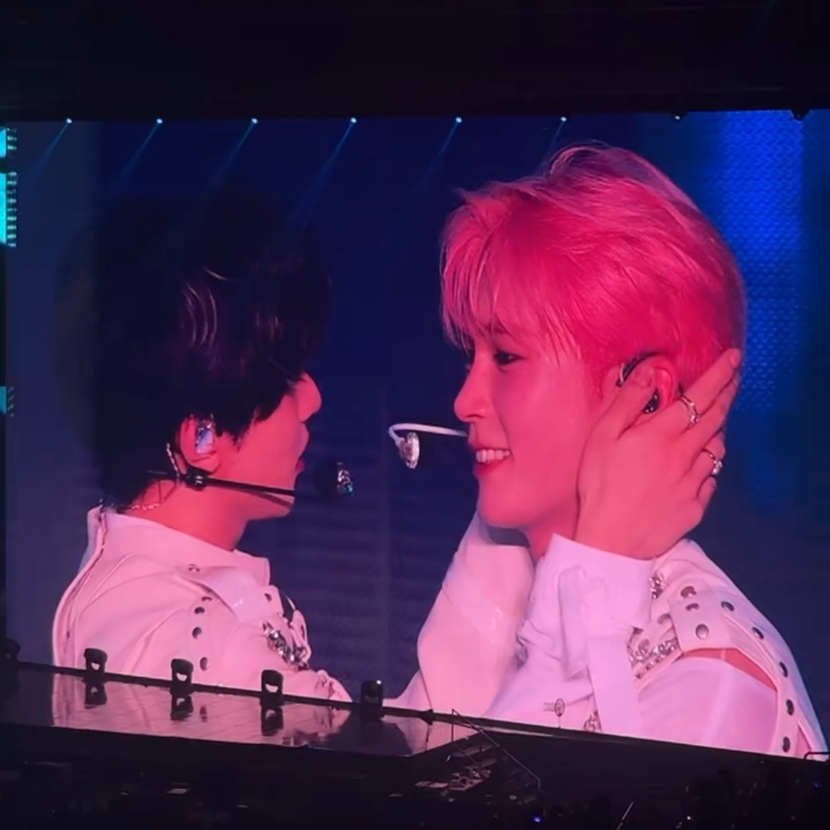 oohaobina's tweet photo. “even if we are apart, we will definitely remain a relationship that will never be separated for a lifetime” 🥹 https://t.co/Aukhz7JpfT