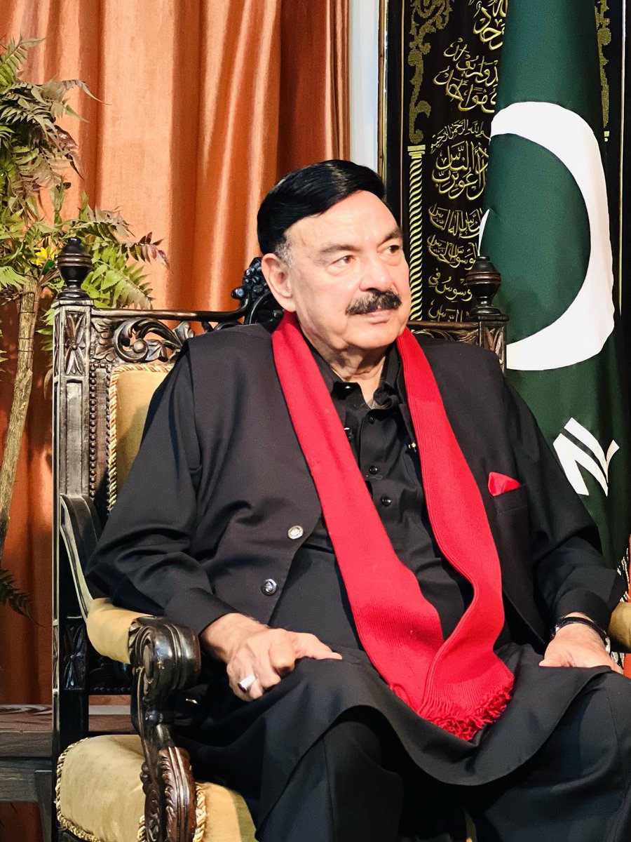 ShkhRasheed's tweet photo. جمعہ مبارک https://t.co/mH76olRg8k