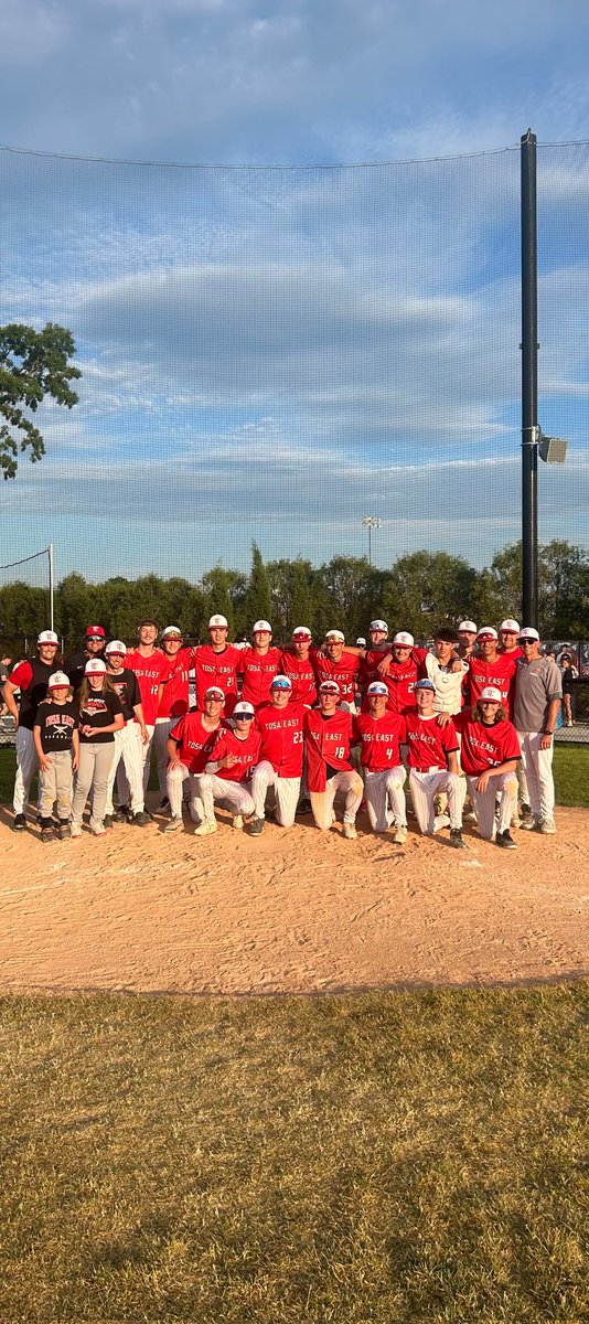 TEHSbaseball's tweet photo. Raiders with a 5-3 regional final win vs Brookfield East!  Top to bottom coming through to help win! This team does not quit! #raiderway #weshowup https://t.co/71iTC0fY2c