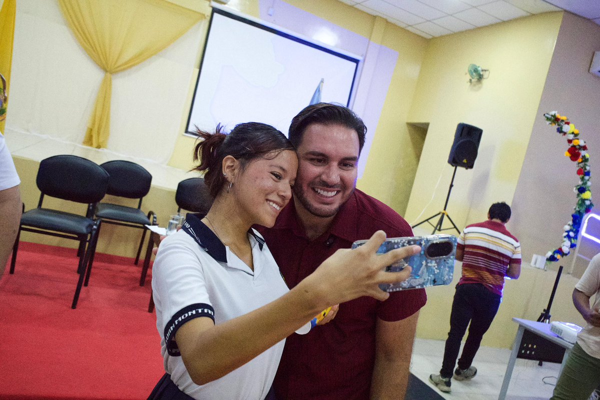 CpccsEc's tweet photo. ✅ En este espacio, los jóvenes pudieron conocer la importancia de ejercer su voz, comprender sus derechos de participación y reflexionar sobre el rol que tienen en la construcción de un país más transparente, justo y democrático.

La ciudadanía activa empieza desde las aulas. https://t.co/S0Y7fCVa9R