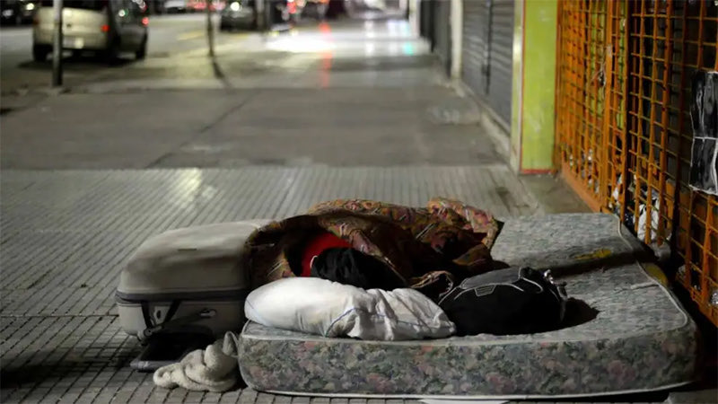 tapademoda's tweet photo. @jorgemacri Deja de censurarme cada vez que te etiqueto en un tweet. Que rara es la idea de libertad que tienen. Basura en todos lados, récord de gente en la calle, robos a plena luz del día, retiro tomado por faloperos. Puro humo https://t.co/T6aRKtqTPL