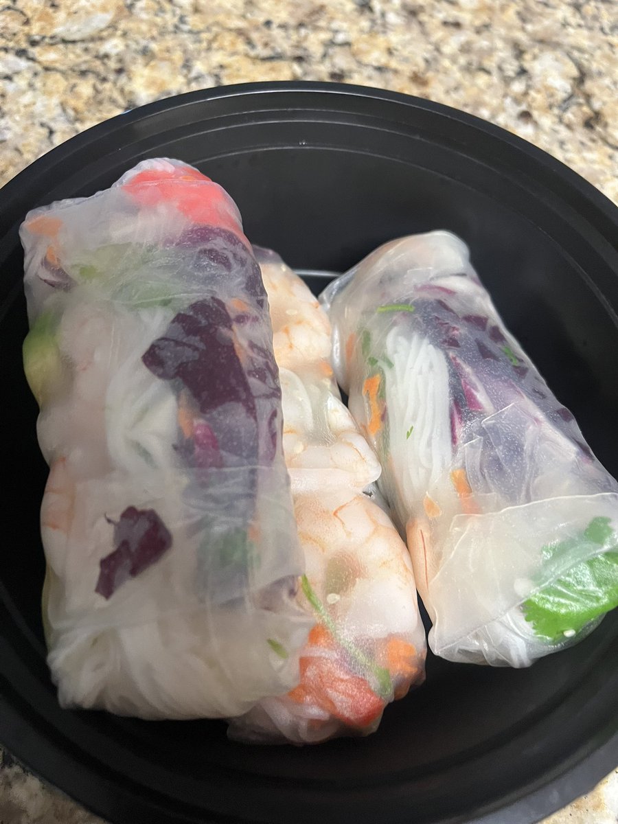 AuRazor78's tweet photo. Shrimp Spring Rolls 🍤🥬🥑 #dinner #springroll #vietnamese https://t.co/1mSQiRK0NS