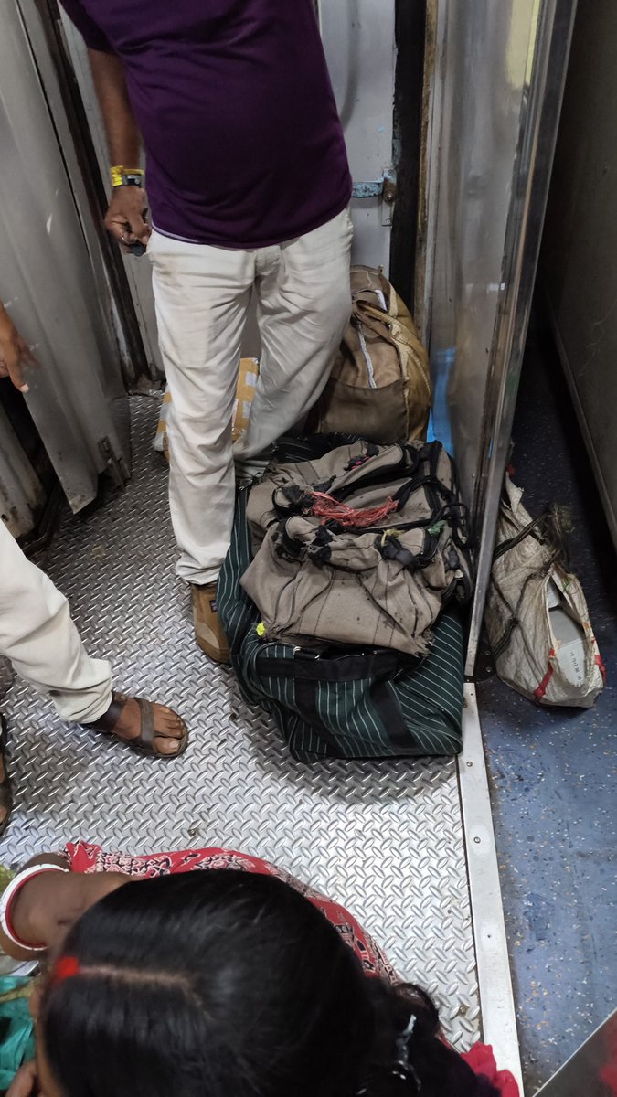 NandiVishal's tweet photo. @IndiaPostOffice FYI, your entity has blocked the in a SF Passenger train 
Pnr - 6404625382
Does parcel service are allowed through railway in a reserved passenger coach.
@Burhandrm02 @RailMinIndia @RailwaySeva https://t.co/r1k2GxSLwr