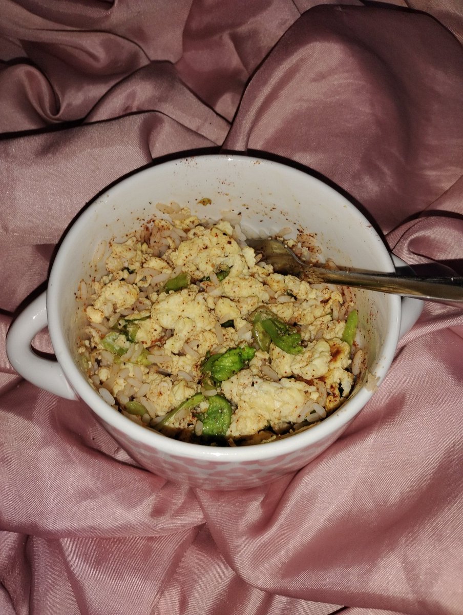dailylitianchen's tweet photo. Day 17 ,  also eggs, rice and lettuce 😍 https://t.co/Sll56xT1Gx