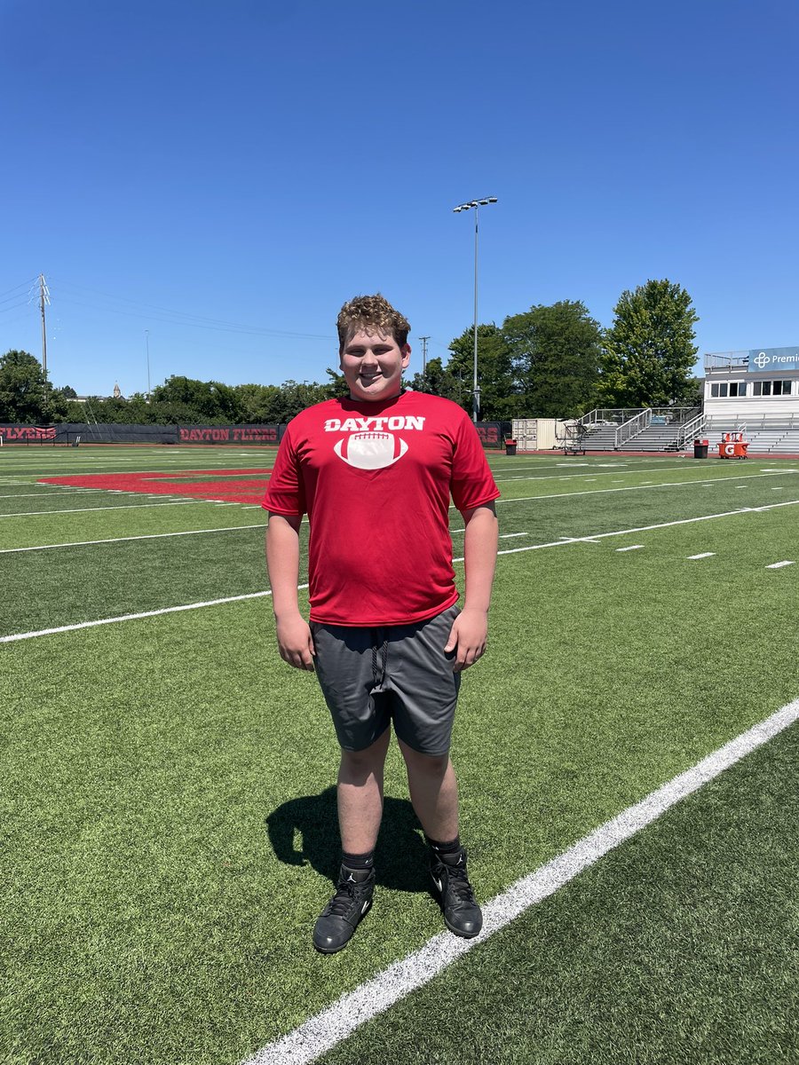 DomSnelling's tweet photo. Beautiful weather this week at @DaytonFootball  camp.  Special thanks to Dayton Fire Department for bringing the huge ladder truck and cooling all of us down! #goflyers https://t.co/NYXivufuhf