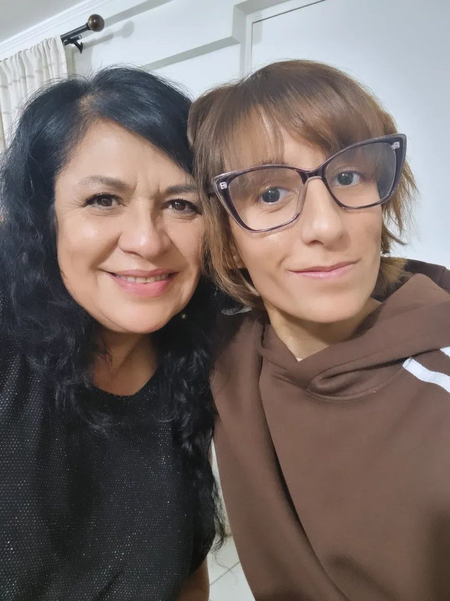 SoledadConejer3's tweet photo. Con mi tia tamara 💕 https://t.co/3Id7Xg5L0w