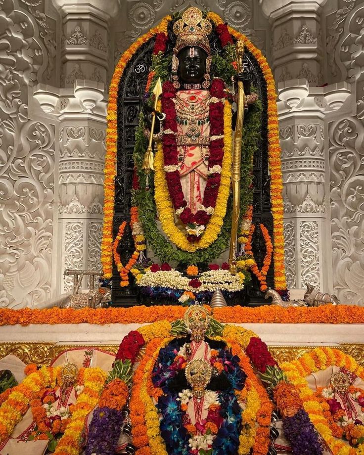 RamJanmbumi's tweet photo. जन्म जन्मांतर कलयुग के आधार चारों लोगों के स्वामी महिमा जिनकी अनंत है श्री राम का गुणगान करते हैं 
जय श्री राम https://t.co/W8sDN1VS6O