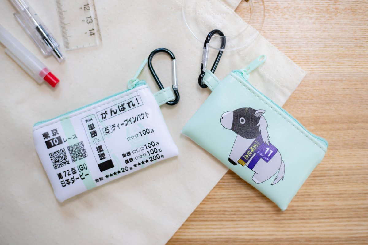 skcapsuletoy's tweet photo. 🏇6月発売新商品のご紹介🏇
サラブレッドコレクション 応援ポーチ2

表と裏で異なるデザインが楽しめる❕
カラビナ付きで実用性バツグンなポーチの第二弾がカプセルトイに新登場🏇💨

📣6月15日(月)より全国各地のカプセルトイ自販機で順次発売開始 https://t.co/pfX8JXpJww
