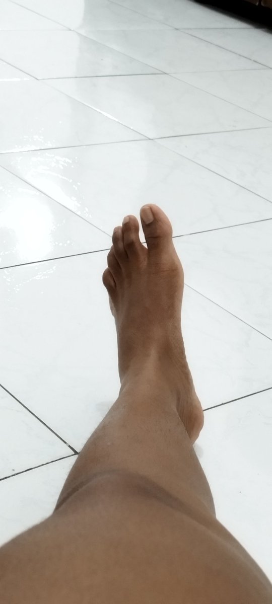 ViATrouxa's tweet photo. Será que alguém compraria pack do meu pé? 🤔 https://t.co/G5nvwljzgn