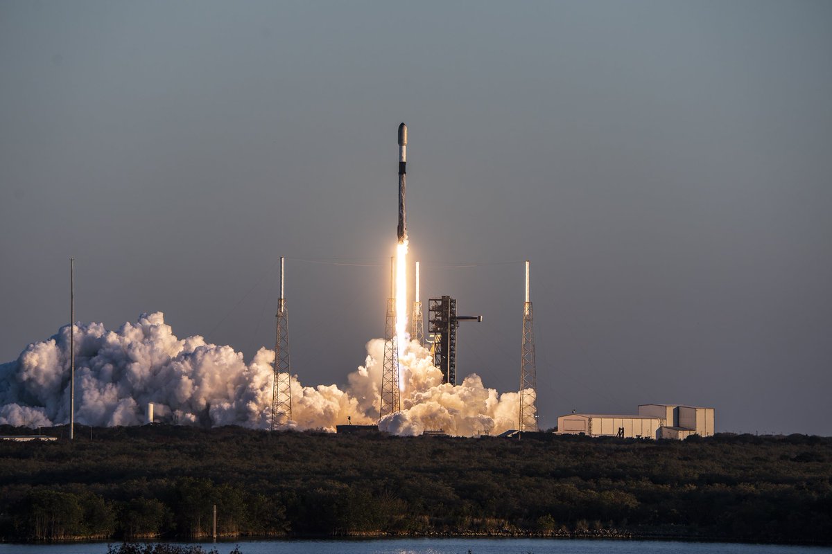 coinbureau's tweet photo. WILL SPACEX'S IPO BE THE LARGEST EXIT LIQUIDITY EVENT EVER ENGINEERED? 

SpaceX reserved up to 30% of its IPO for retail investors, compared to the typical 5–10% allocation seen in most offerings.

Meanwhile, Fidelity just cut its minimum account requirement from $500,000 to just $2,000. A 99.6% reduction opening the door to millions of retail.

Short-term selling is heavily discouraged: investors who flip IPO shares within 15 days face a 6-month ban, rising to 1 year for a second offense and a permanent ban after a third.

At a reported $1.675 trillion valuation, SpaceX could generate more liquidity for insiders than most VC-backed IPOs of the last decade combined.

Is this the democratization of the biggest IPO in history or the LARGEST retail absorption event ever seen?