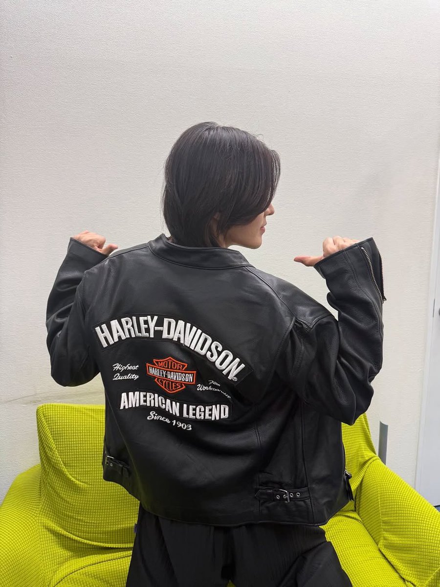sukinayuta's tweet photo. 260605 #YUTA #悠太 #유타 instagram update

"thank you once again to my aniki for always being nice to me‼️
i brought some ramen over and in return got a rider jacket🦋🔥 i will cherish it👍👍"

ozawa hitoshi-san bought a harley davidson jacket for yuta 😭 thank you for always being so nice to yuta 🥹