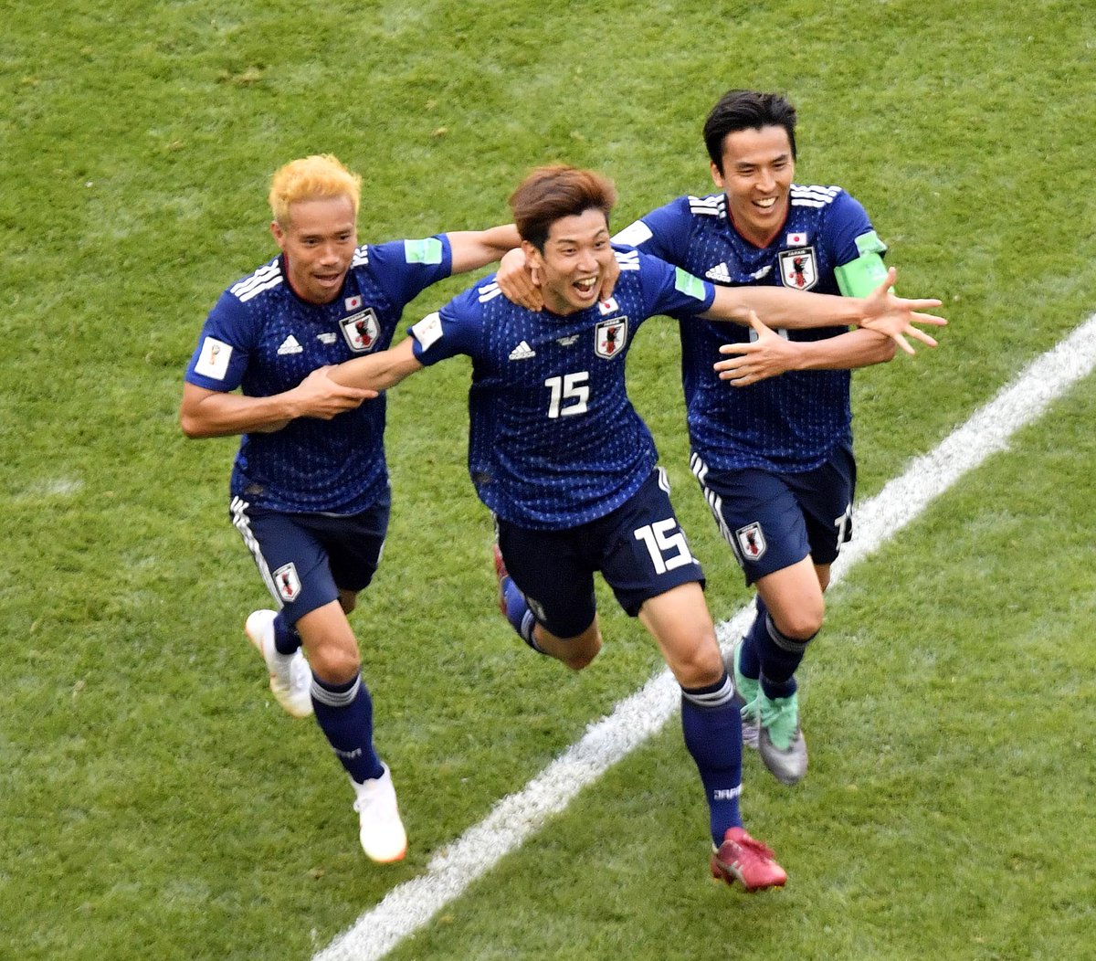 RESPECTion2026's tweet photo. ** ┈┈┈┈┈┈┈┈**
RESPECTion!フォト
2018年サッカーＷ杯ロシア大会、コロンビア戦で決勝ゴールを決めて喜ぶ日本・大迫勇也（中央。右は長谷部誠、左は長友佑都）
** ┈┈┈┈┈┈┈┈**
#RESPECTion
#リスペクション https://t.co/DCZXXc8Di9
