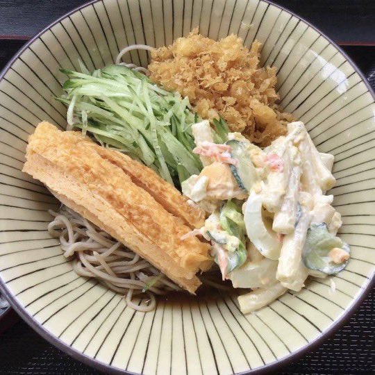 tsukijichousei's tweet photo. こんにちは😃

本日オススメ！
有機赤辛味大根入荷！
『辛味大根そば』
水分が少なく辛味は強めです！
ミニミニしらす丼にのせても美味しいです😋

『桜海老入り！山城ネギのレモン冷やかけそば』

『マカロニサラダ入り冷やしたぬきそば』

『ハモ天梅おろしそば』

ご来店お待ちしております🙇 https://t.co/CkRu2NVCsa