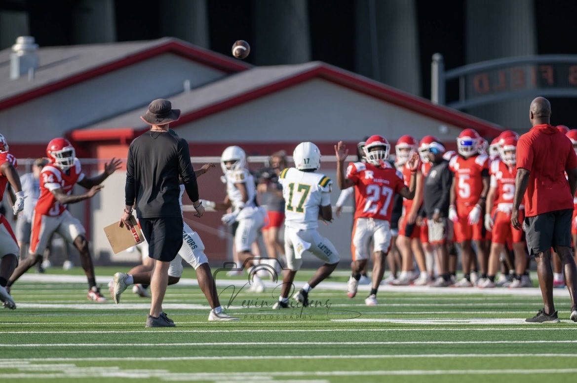 MathewsKen37056's tweet photo. Time to grind and get better day by day this summer. #kj17 #qb #shrevegators ๐ https://t.co/xpWdka9gqc