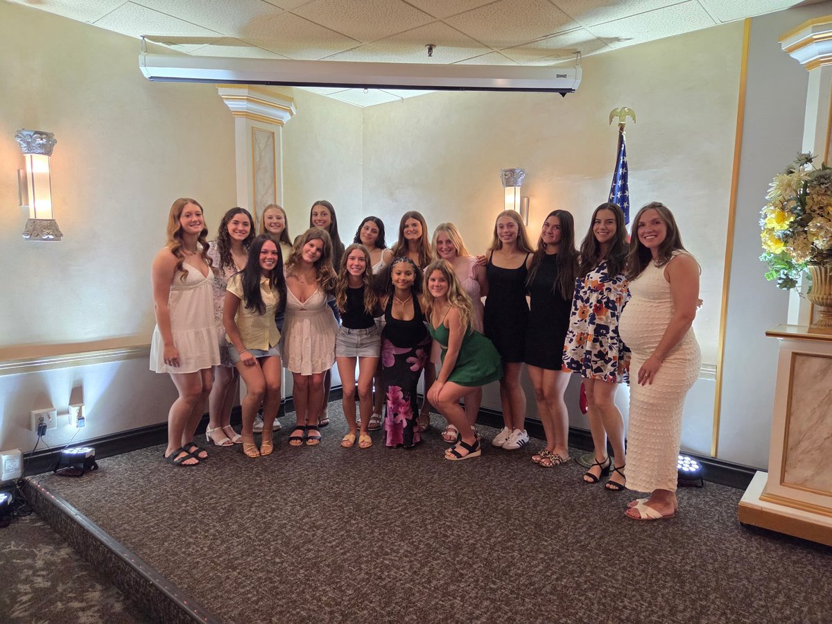Fordsoftball26's tweet photo. Short and Cliché- Hard. work. pays. off.
🏆Player of the year
🏆Broken school hit AND homerun record
🏆ALL WNY and ECIC first team
Forever grateful for this chapter. Summer ball action comin’ soon! https://t.co/sJl2pfriME